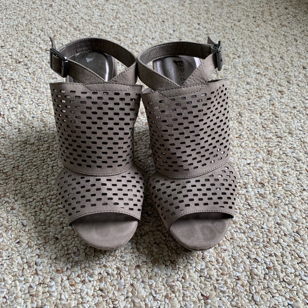 Madden Girl wedges